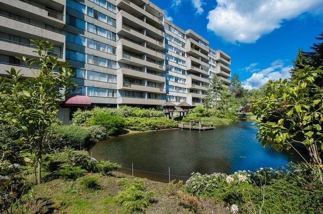Building Photo - Lougheed Village - Willow Lake