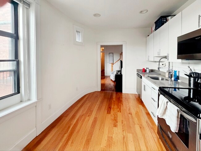 Building Photo - 501 Beacon St
