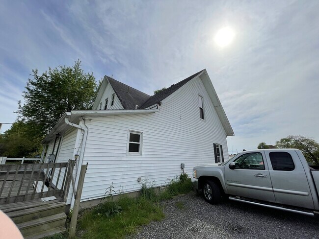 Building Photo - 506 E Taylor St