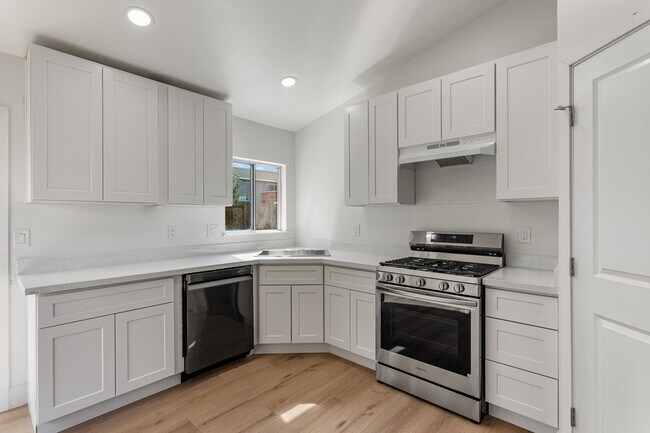 Building Photo - 5520 Muskingham Way