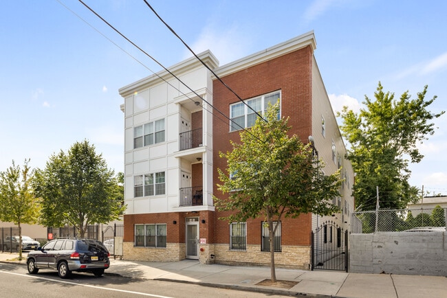 Front of Building - 84-86 Astor Street
