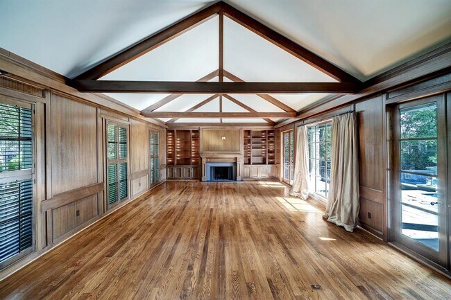 Building Photo - 9 Pine Forest Cir