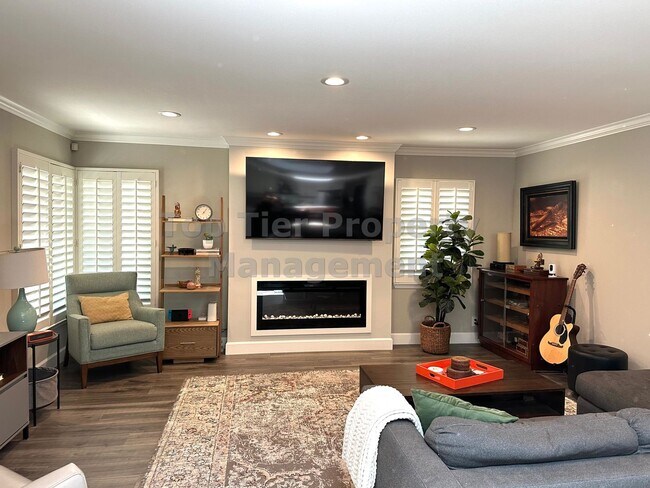 Building Photo - Beautifully updated 3 Bed / 2 Bath / 1,584...
