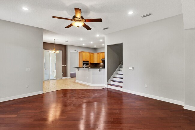 Building Photo - 5 bedroom/ 4 bathroom home in the heart of...