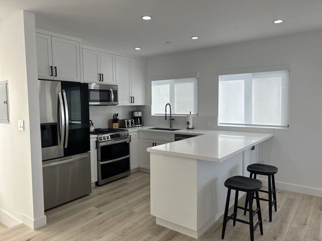 Cocina completamente nueva - 221 36th Pl