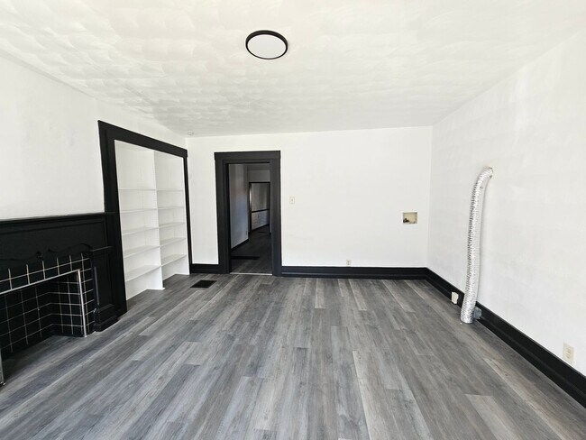 Foto del edificio - Fully Updated 4-bedroom 2 bath house for r...