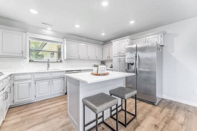 Building Photo - 1906 SE Taylor St