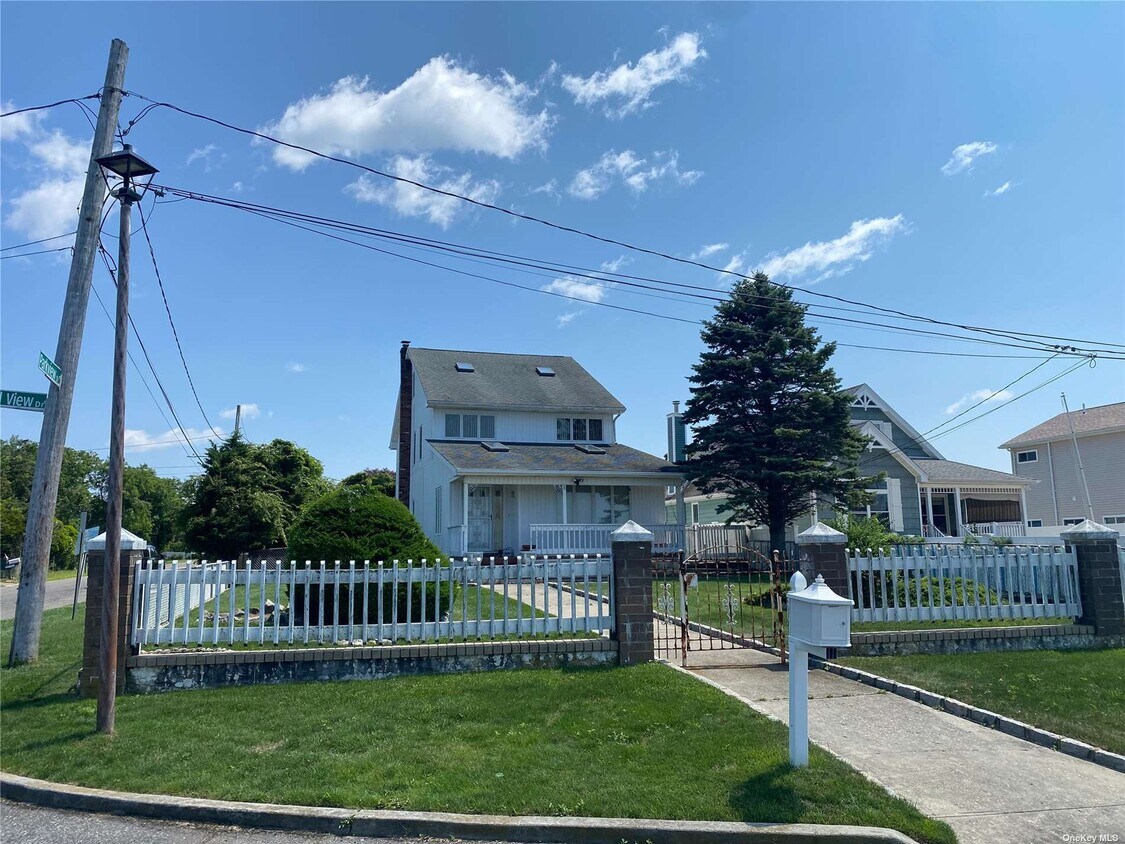 5 Grandview Dr, Shirley, NY 11967 House Rental in Shirley, NY