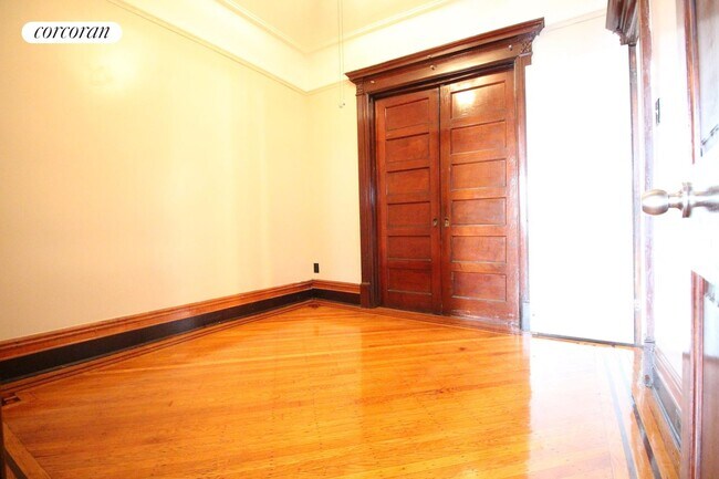 Foto del edificio - 112 Linden Blvd