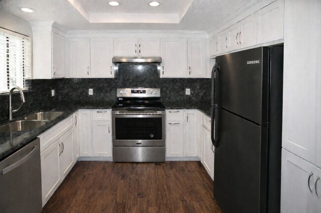 Building Photo - 3177 Chateau Way