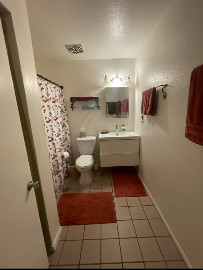 Foto del edificio - 8243 E Monte Vista Rd