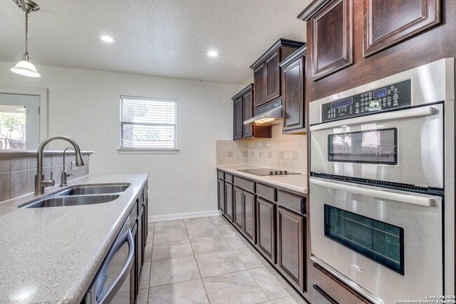 Foto del edificio - Open-Concept 4-Bedroom Home Near Lackland AFB - Realtor Commission: $500