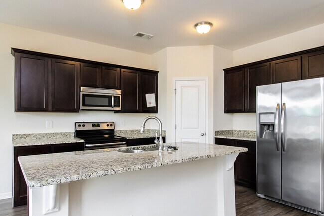 Foto del edificio - Beautiful Large Home! Unique Home in Great...