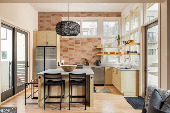 Building Photo - 1190 Mado Lp
