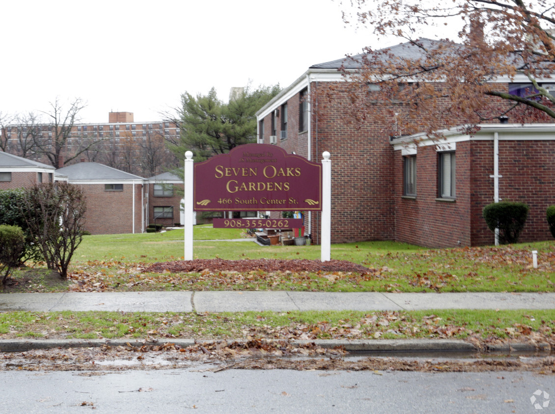 Building Photo - Seven Oaks Gardens Company Apts