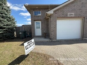 Building Photo - 1284 Settler's St