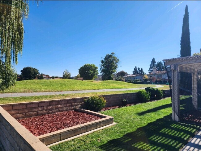 Foto del edificio - 3 Bedroom 2 bath with 2.5 car garage.