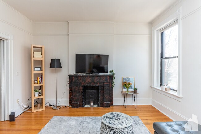 Foto del edificio - 1629 N Burling St