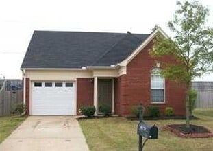 Building Photo - 8170 Clubview Dr