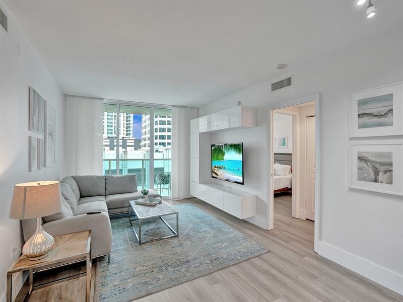 Foto principal - 350 SE 2nd St
