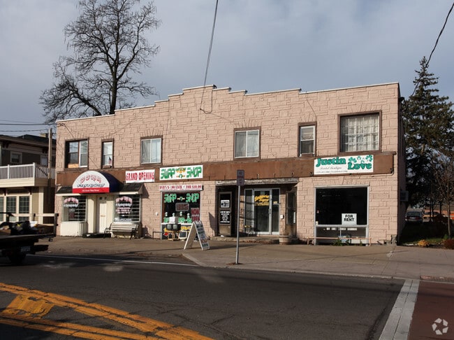 Building Photo - 102 S Main St