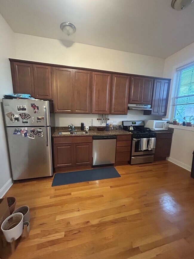 Building Photo - 2559 W. North-#3R