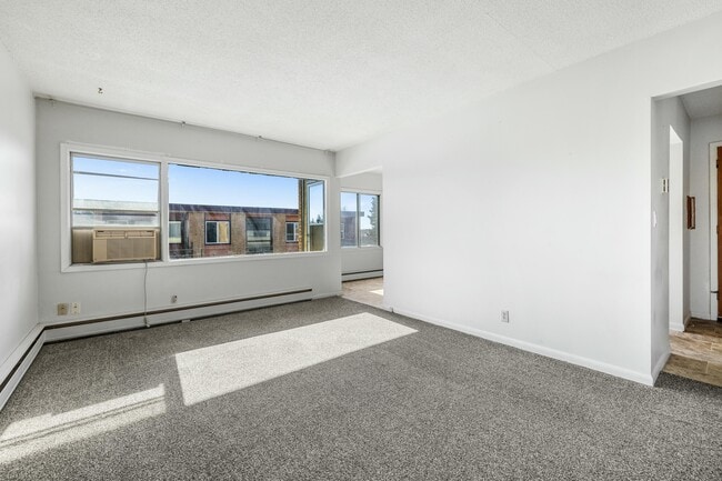 Building Photo - 173 Procter Pl