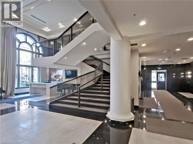 Building Photo - 112 King St E