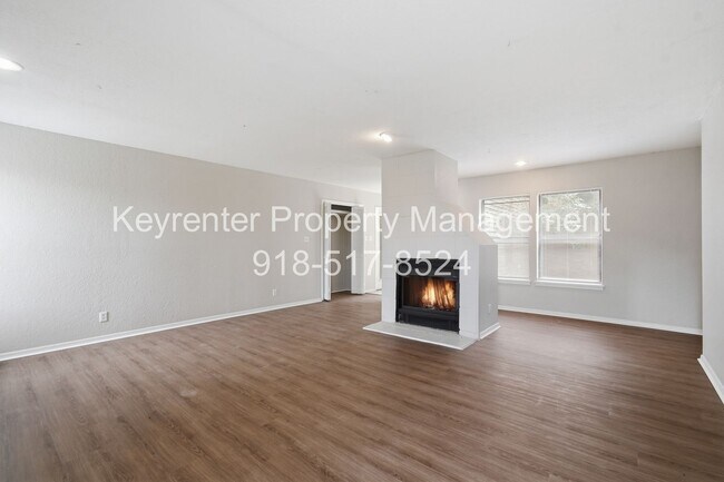 Foto del edificio - 6506/6508 E 90th St Duplex