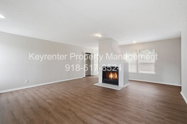 Building Photo - 6506/6508 E 90th St Duplex