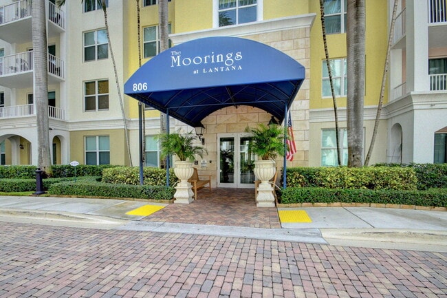 Building Photo - 806 E Windward Way