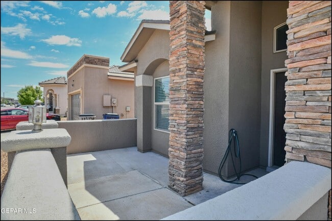 Foto del edificio - 14176 Charles Pollock Ave