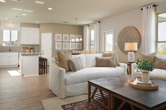 Foto del edificio - 457 Bedford Falls Ln