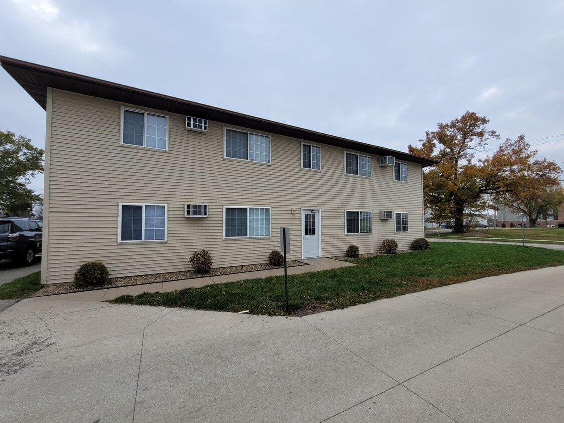 Primary Photo - Great Marion Location. 2 bedroom 1 bath, h...