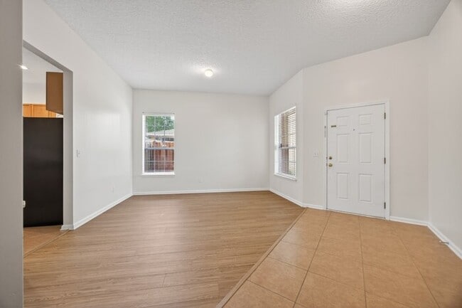 Foto del edificio - 4213 Victoria Lakes Dr W