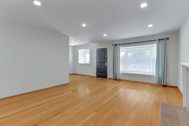 Building Photo - 3110 Fawn Dr