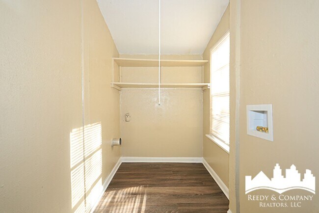 Building Photo - 3992 Cliffdale St