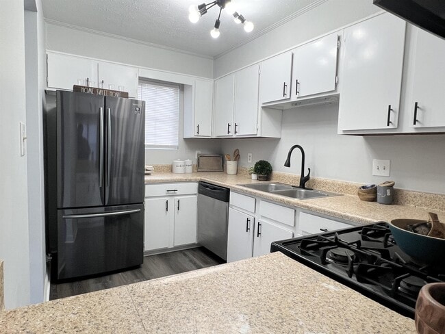 Building Photo - 2077 Drennon Ave