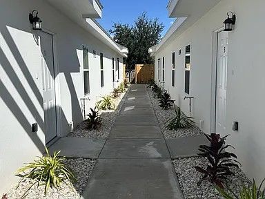 Foto del edificio - 705 Deanne Dr