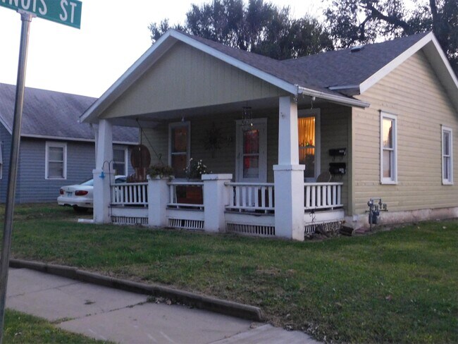Building Photo - 732 Sheridan St