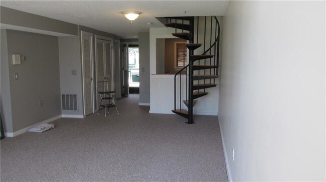 Building Photo - 40 Web Ave