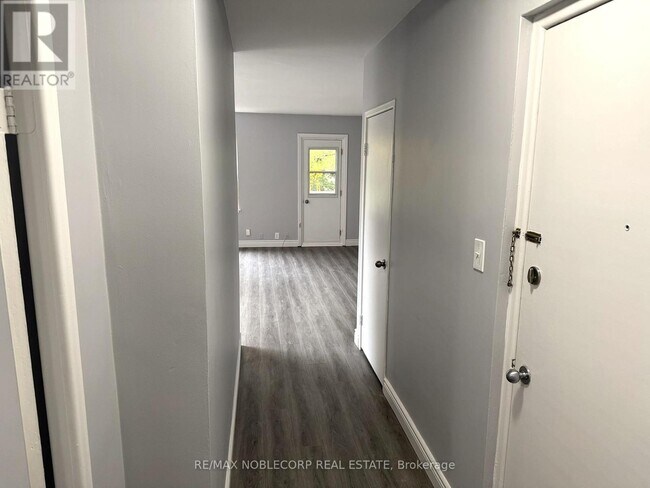 Photo du bâtiment - 1315 Bayview Ave