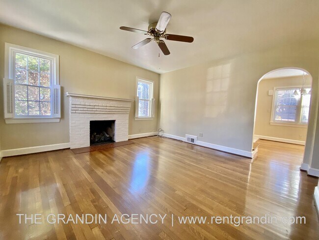 Foto del edificio - 906 Brandon Ave SW