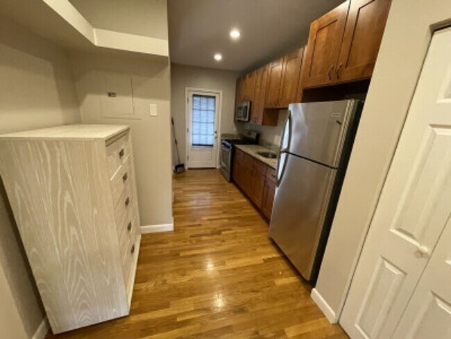 Foto del edificio - Spacious, Sunny & Updated Boston/Roxbuy 1 Bed on Pompeii St.  BMC, BU Medical.  Parking Inc, NO FEE
