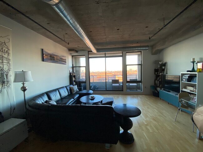 Foto del edificio - 1550 S Blue Island Ave
