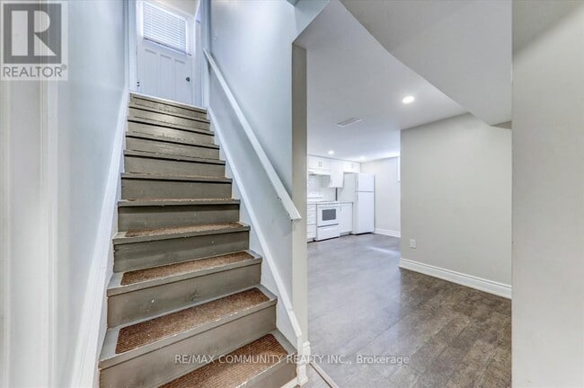 Building Photo - 607 Wychwood St