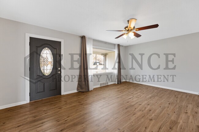 Building Photo - 216 N Tyler Rd