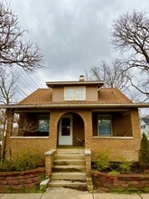 Building Photo - 111 1/2 E Wylie St