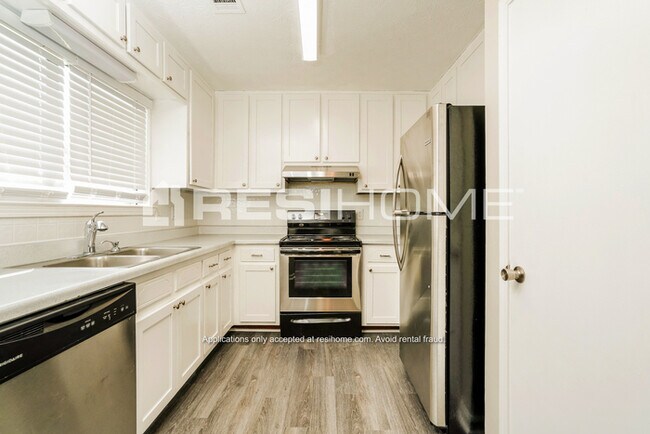 Foto del edificio - 935 River Glen Pl