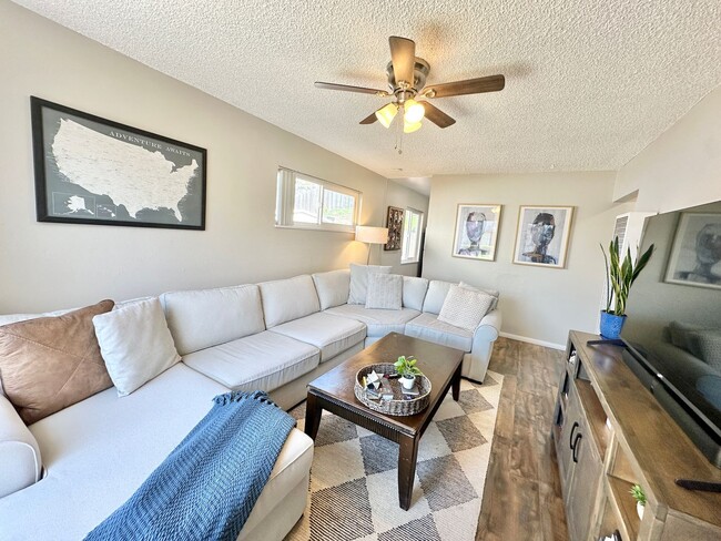 Foto del edificio - 6131-6133 Horton Drive
